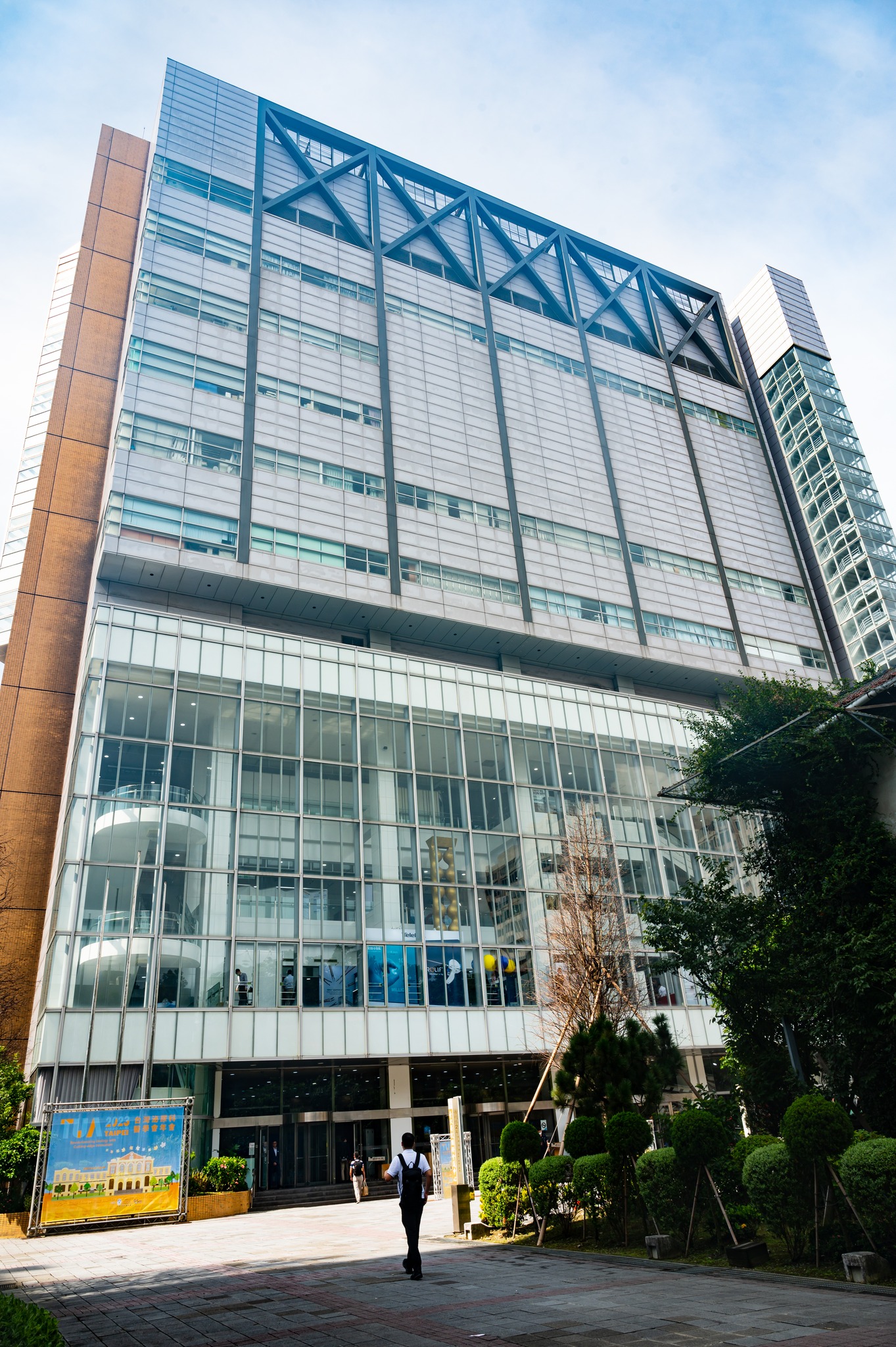 台大醫院國際會議中心醫學會議｜液晶電視租賃、音響設備與視訊直播工程